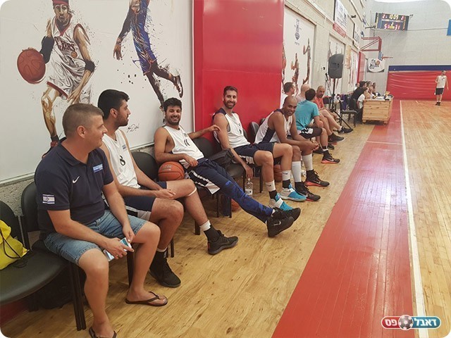 ספסל המנצחת